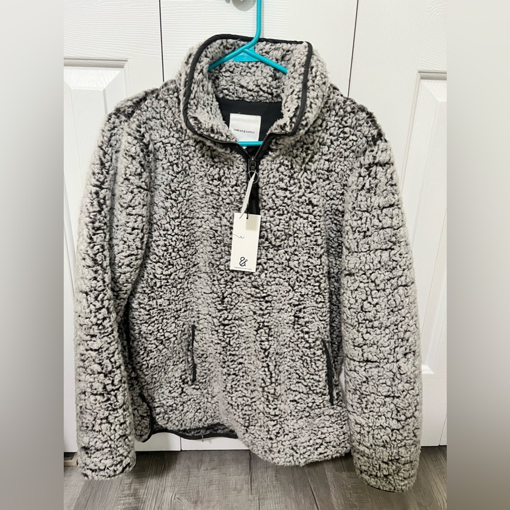 Thread & supply Sherpa pullover